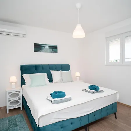 Paradise On The River *