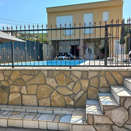 Villa Paradise On The River *