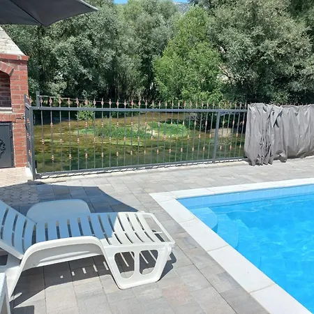 Paradise On The River Villa *