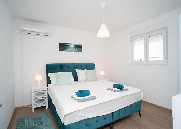 Paradise On The River *