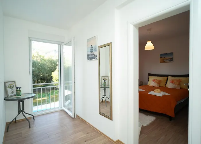 Paradise On The River *