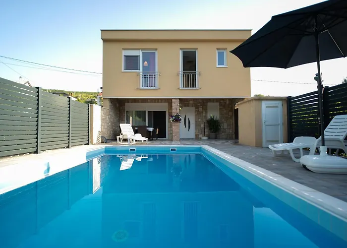 Villa Paradise On The River *