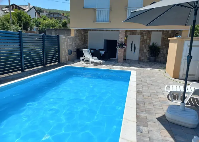 Paradise On The River *