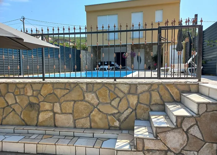 Villa Paradise On The River *